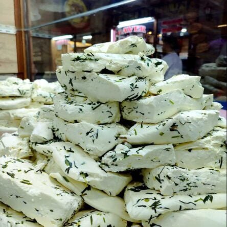 Otlu İnek Peyniri 1 Kg